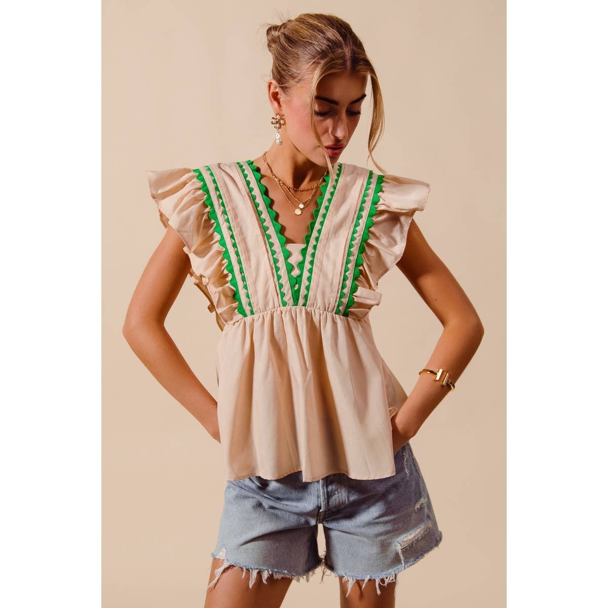 SOLID WOVEN SLEEVELESS TOP WITH WAVE TRIM