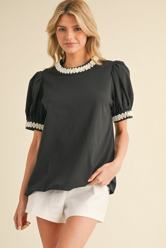 Black Solid Puffed Short Sleeves Top