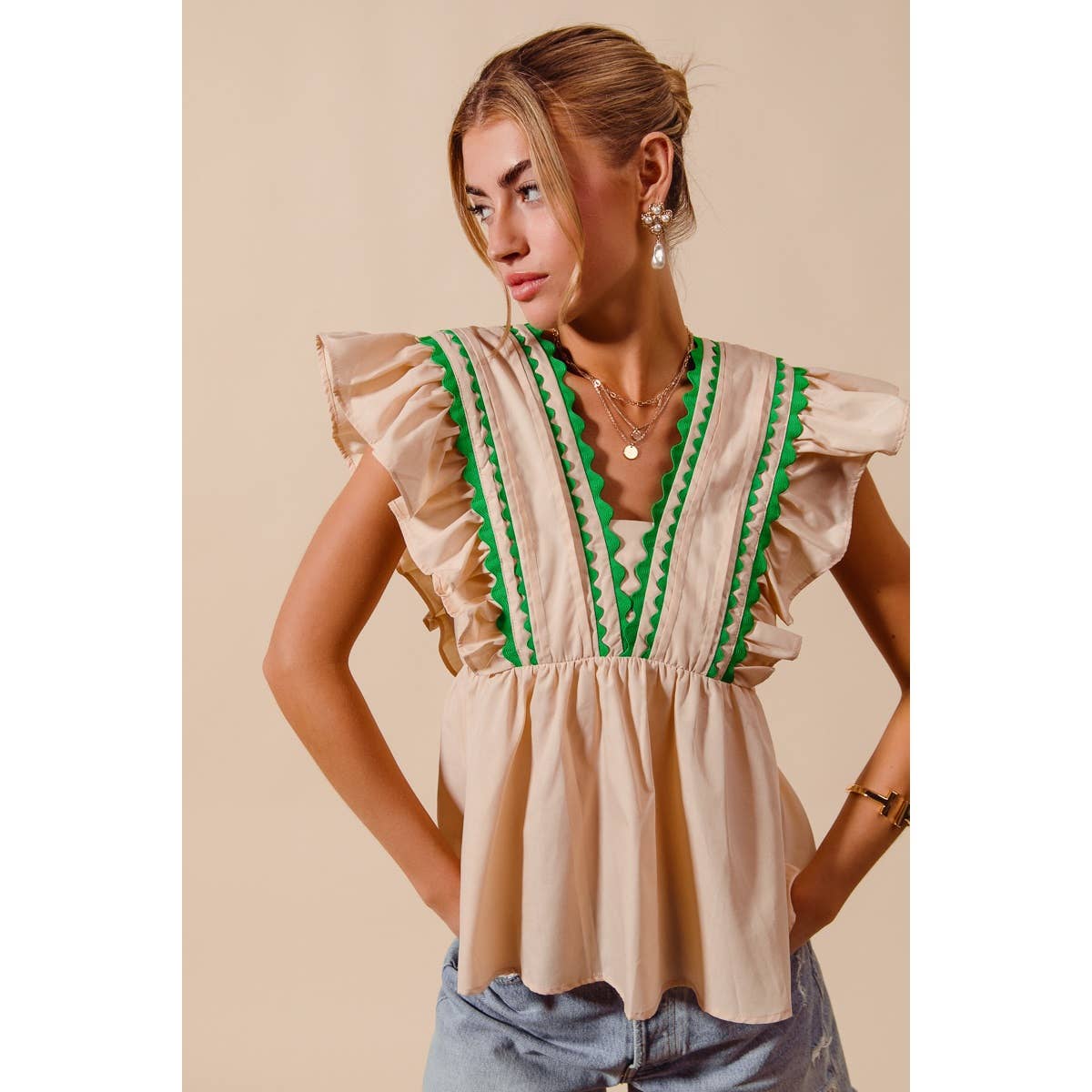 SOLID WOVEN SLEEVELESS TOP WITH WAVE TRIM