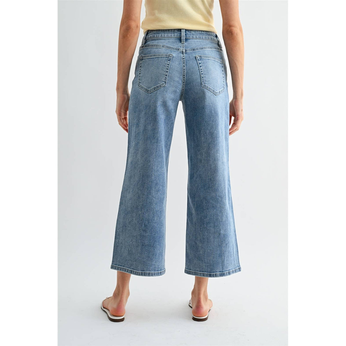 MID RISE WIDE LEG CROP
