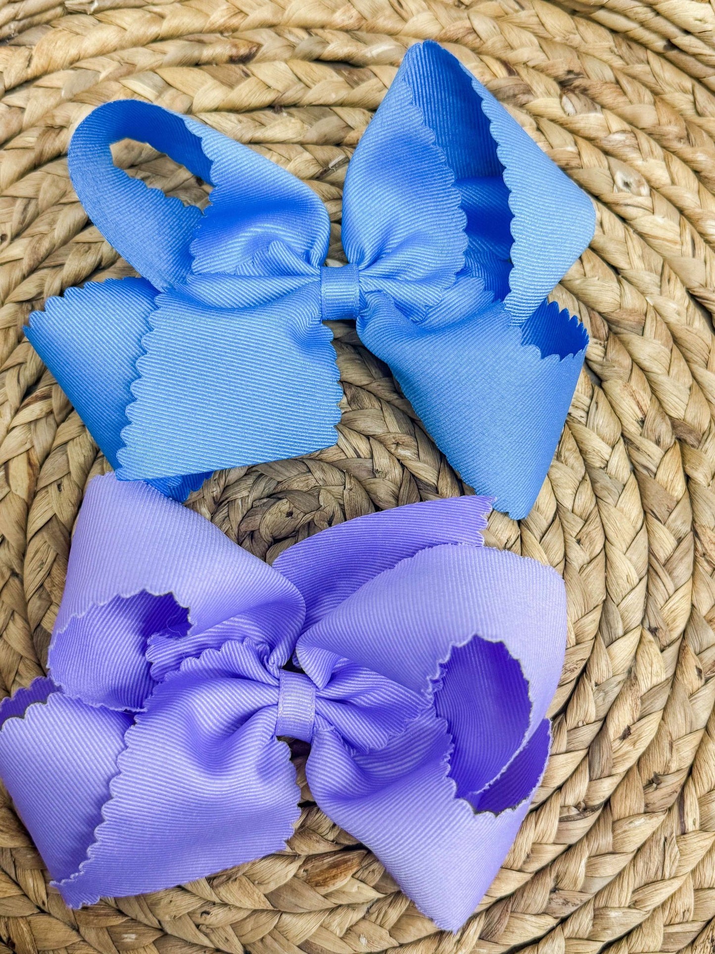 King Grosgrain Hair Bow Scalloped Edge