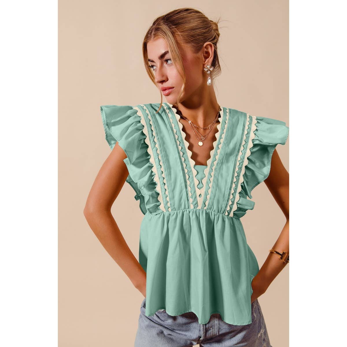 SOLID WOVEN SLEEVELESS TOP WITH WAVE TRIM