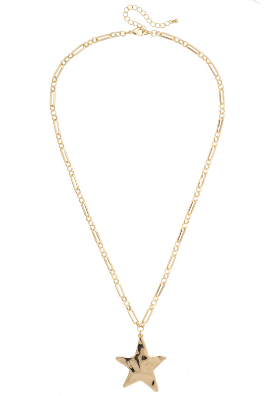 Avery Hammered Star Necklace in Shiny Gold