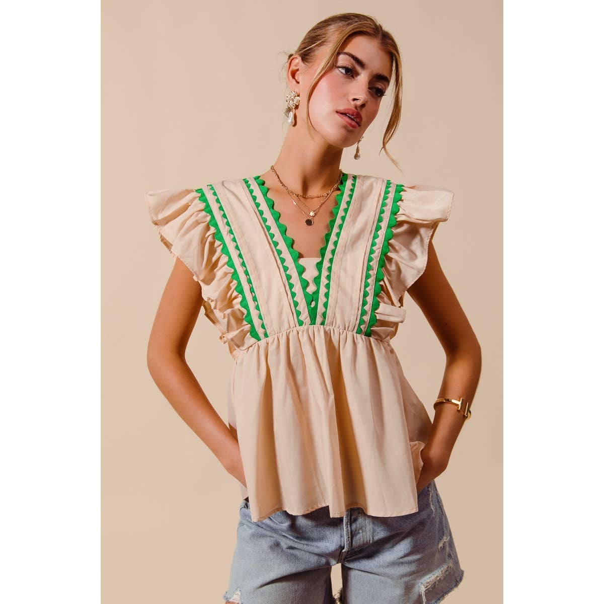 SOLID WOVEN SLEEVELESS TOP WITH WAVE TRIM