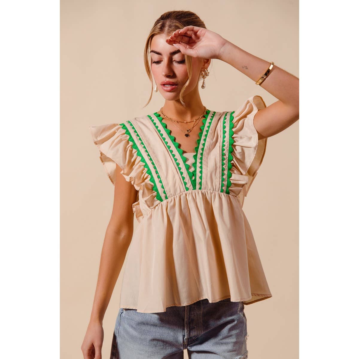 SOLID WOVEN SLEEVELESS TOP WITH WAVE TRIM