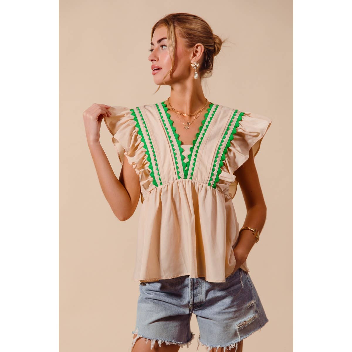 SOLID WOVEN SLEEVELESS TOP WITH WAVE TRIM