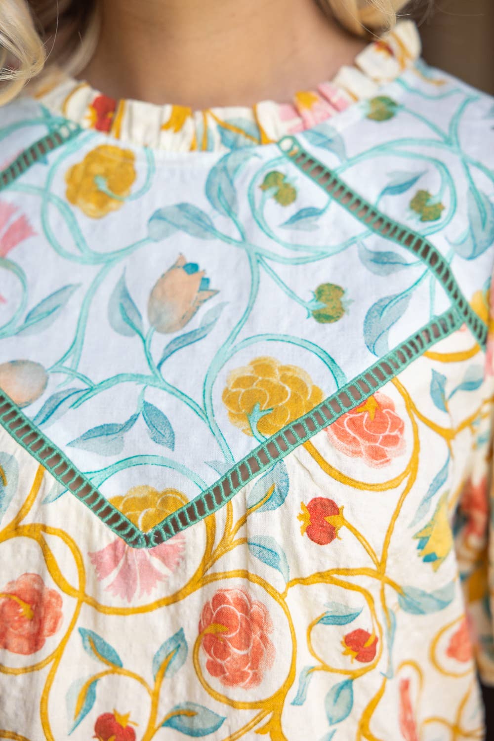 Diamond Shape Contrast Trim and Print Floral Top