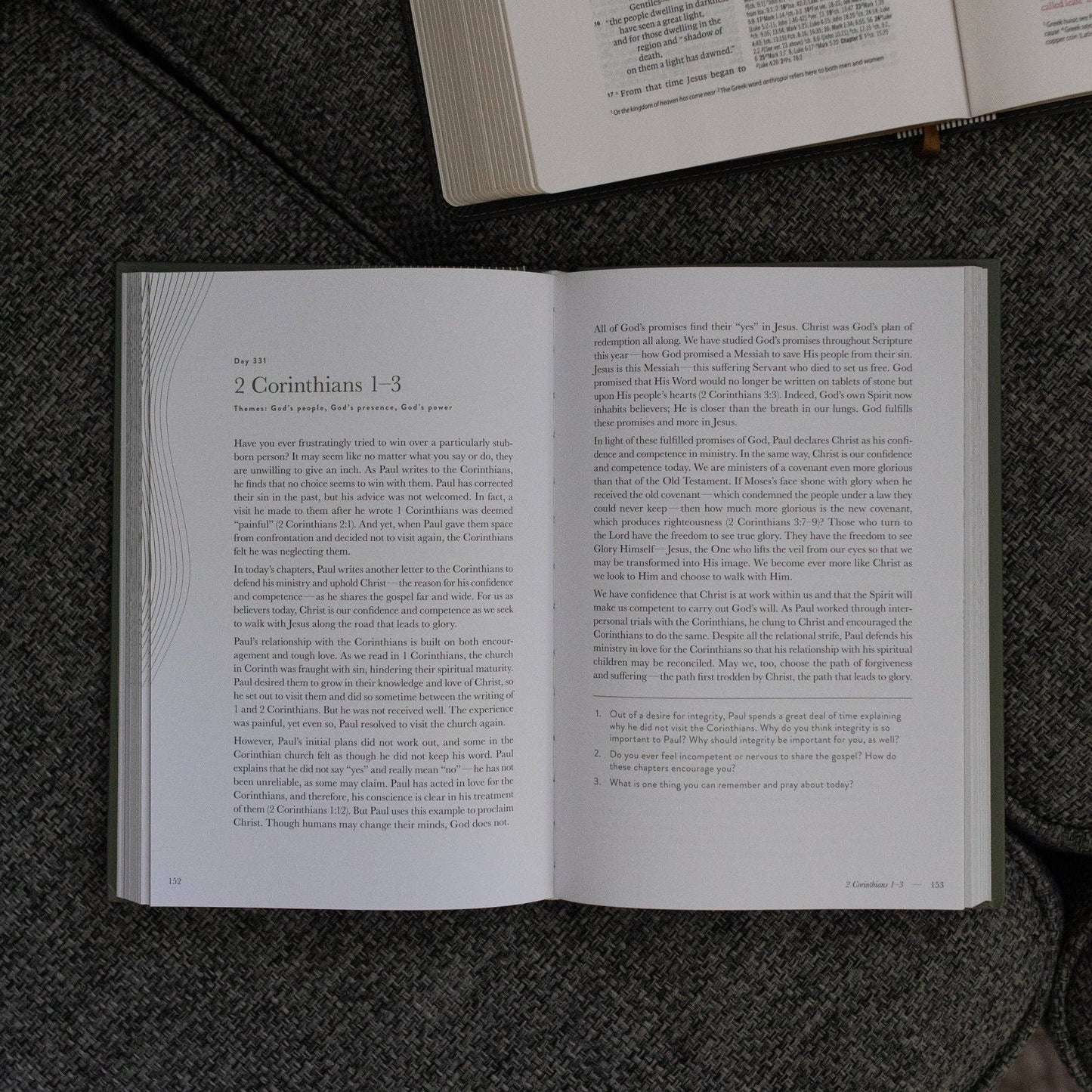 A Year in the Bible | Men's Study | 365 Days of Discovering the Beauty of Jesus from Genesis to Revelation | Volume 4