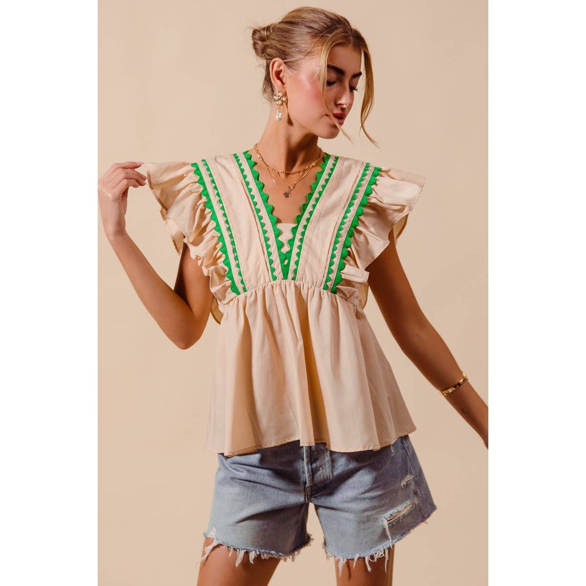 SOLID WOVEN SLEEVELESS TOP WITH WAVE TRIM