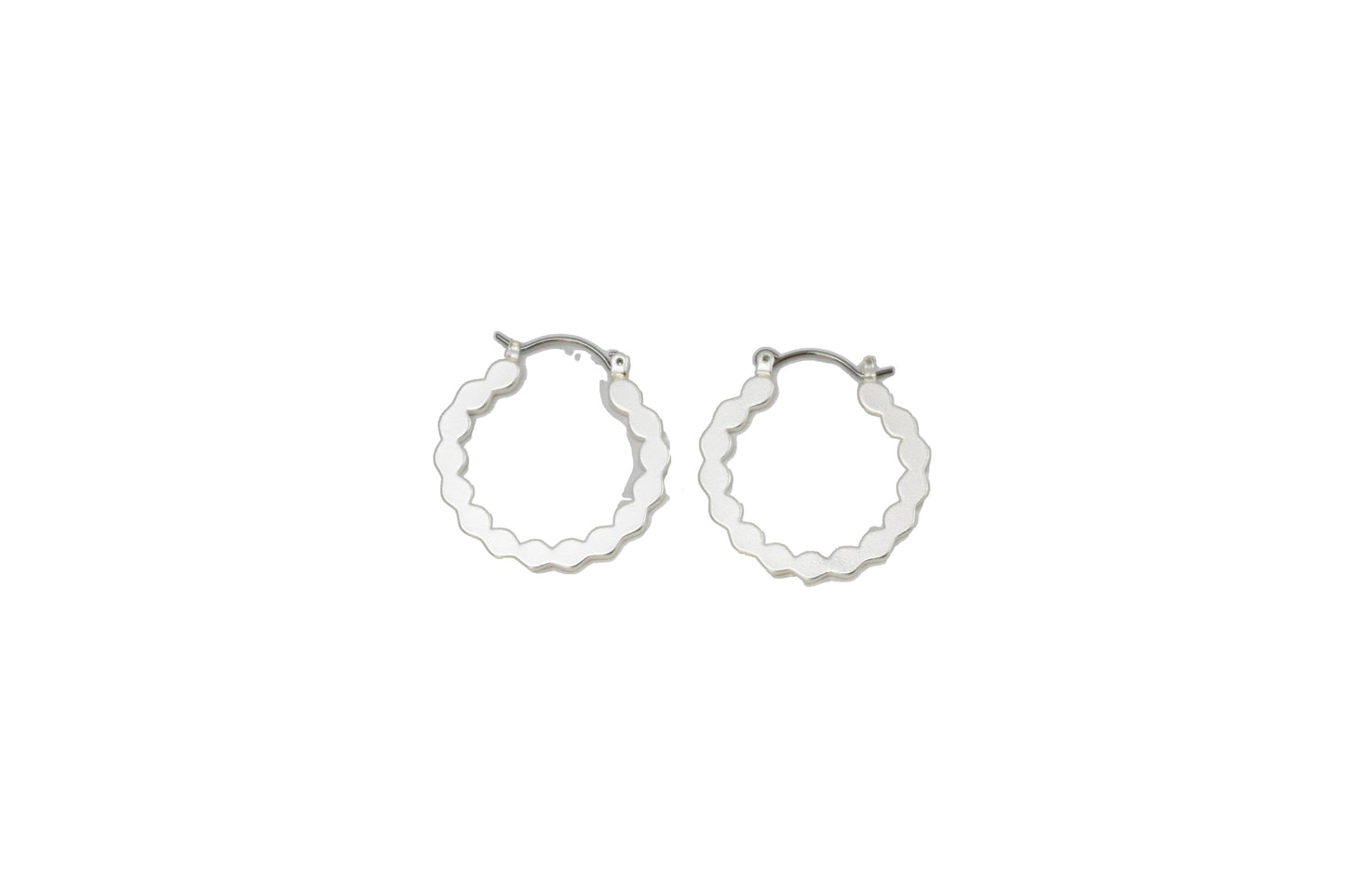 1.25" Silver Matte Scalloped Hoop Earring